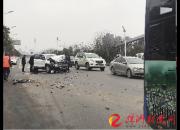 慌把油门当刹车,试驾车撞上公交车